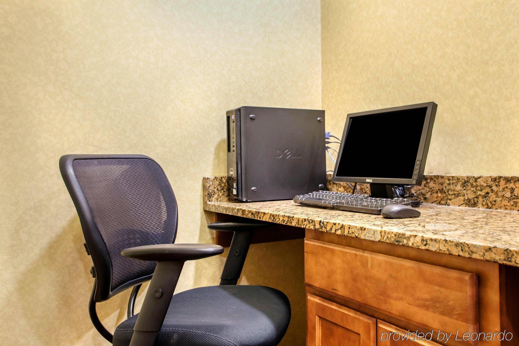 Suburban Studios Cedar Falls Extérieur photo