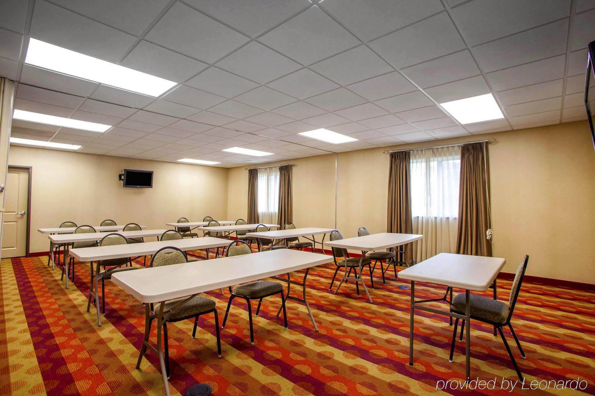 Suburban Studios Cedar Falls Extérieur photo