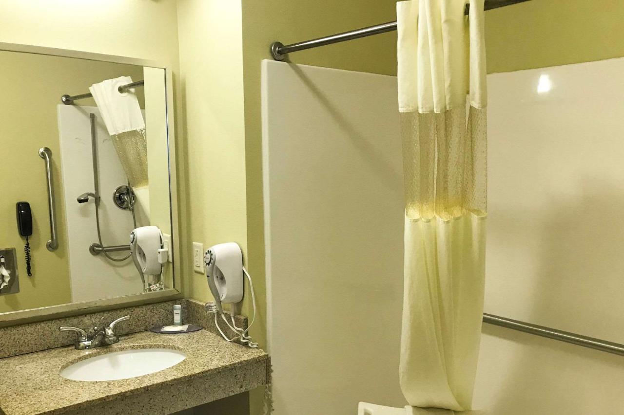Suburban Studios Cedar Falls Extérieur photo