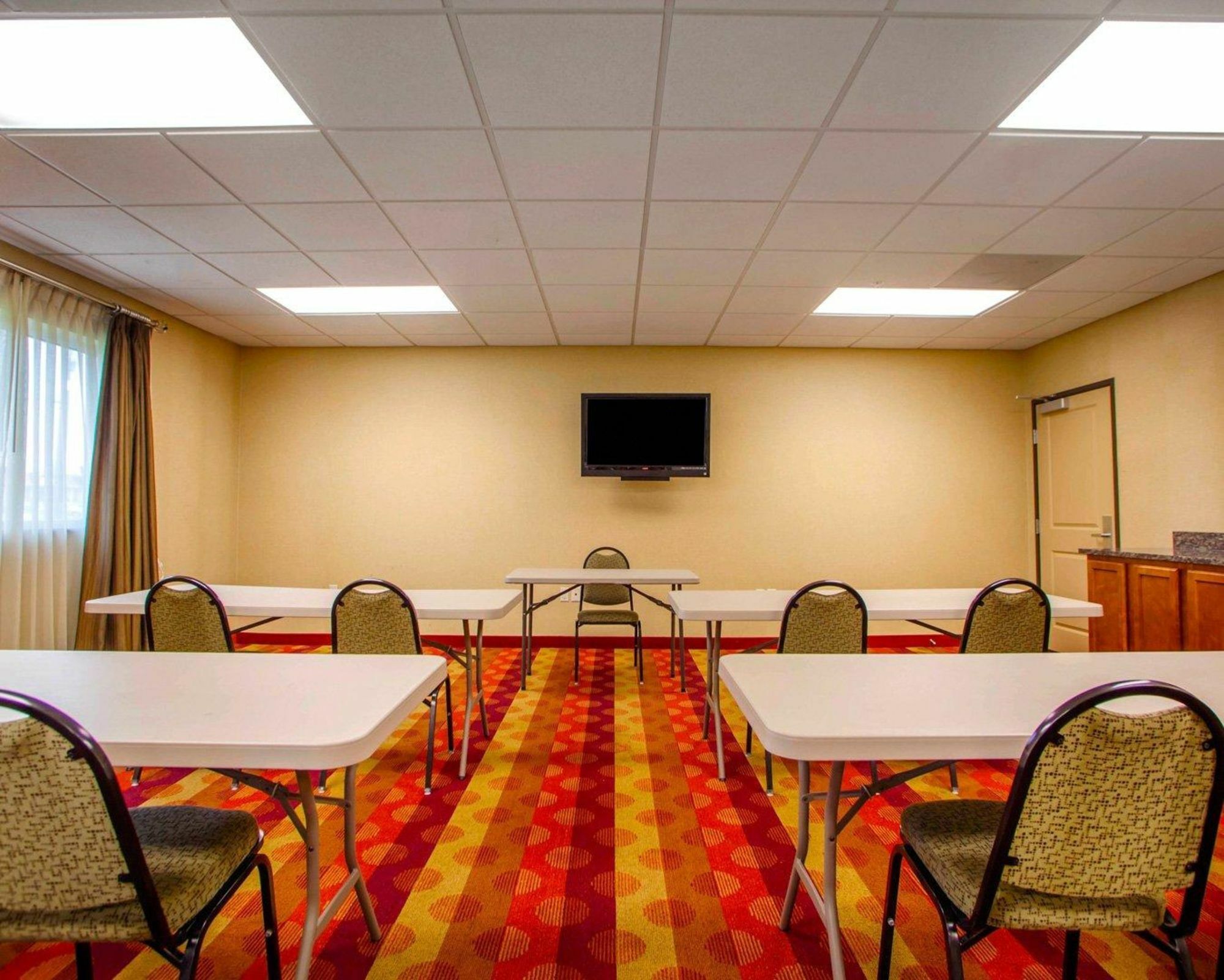 Suburban Studios Cedar Falls Extérieur photo