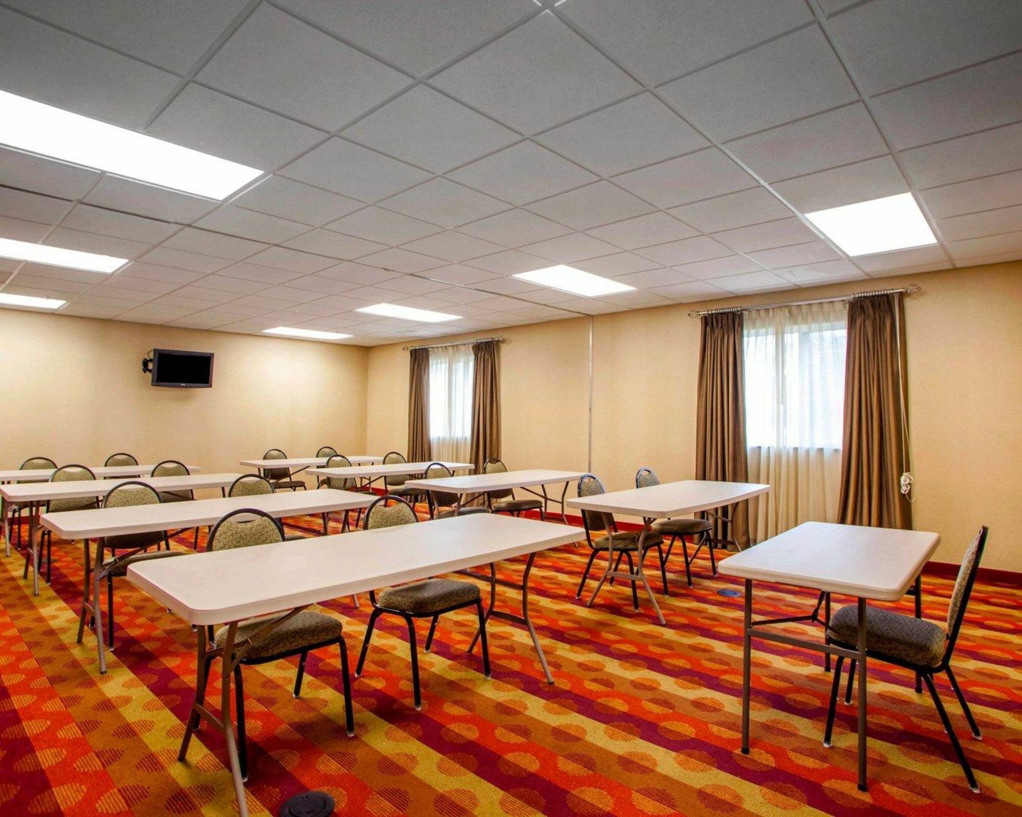 Suburban Studios Cedar Falls Extérieur photo