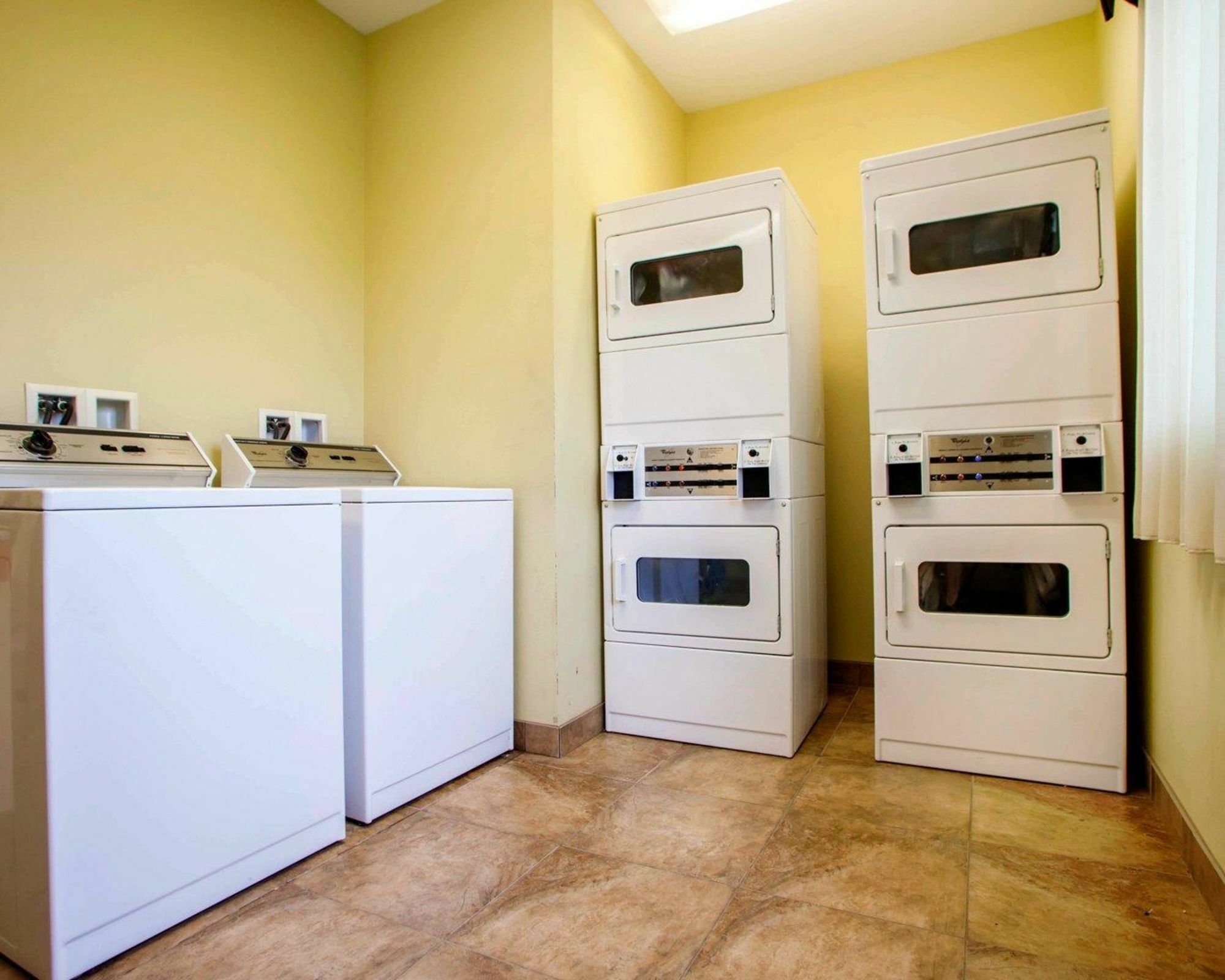 Suburban Studios Cedar Falls Extérieur photo